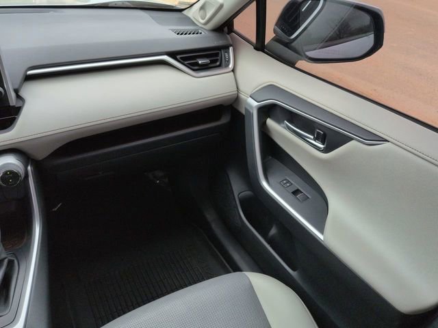 Used 2022 Toyota RAV4 Limited w/ Limited Grade Weather Package image 18
