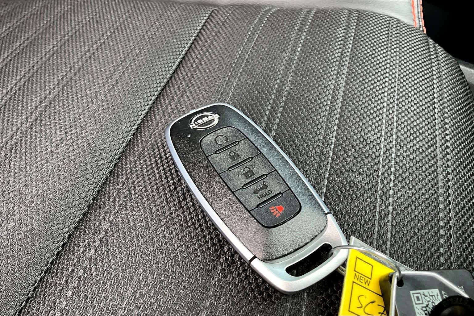 Used 2025 Nissan Rogue SV AWD/4WD image 15