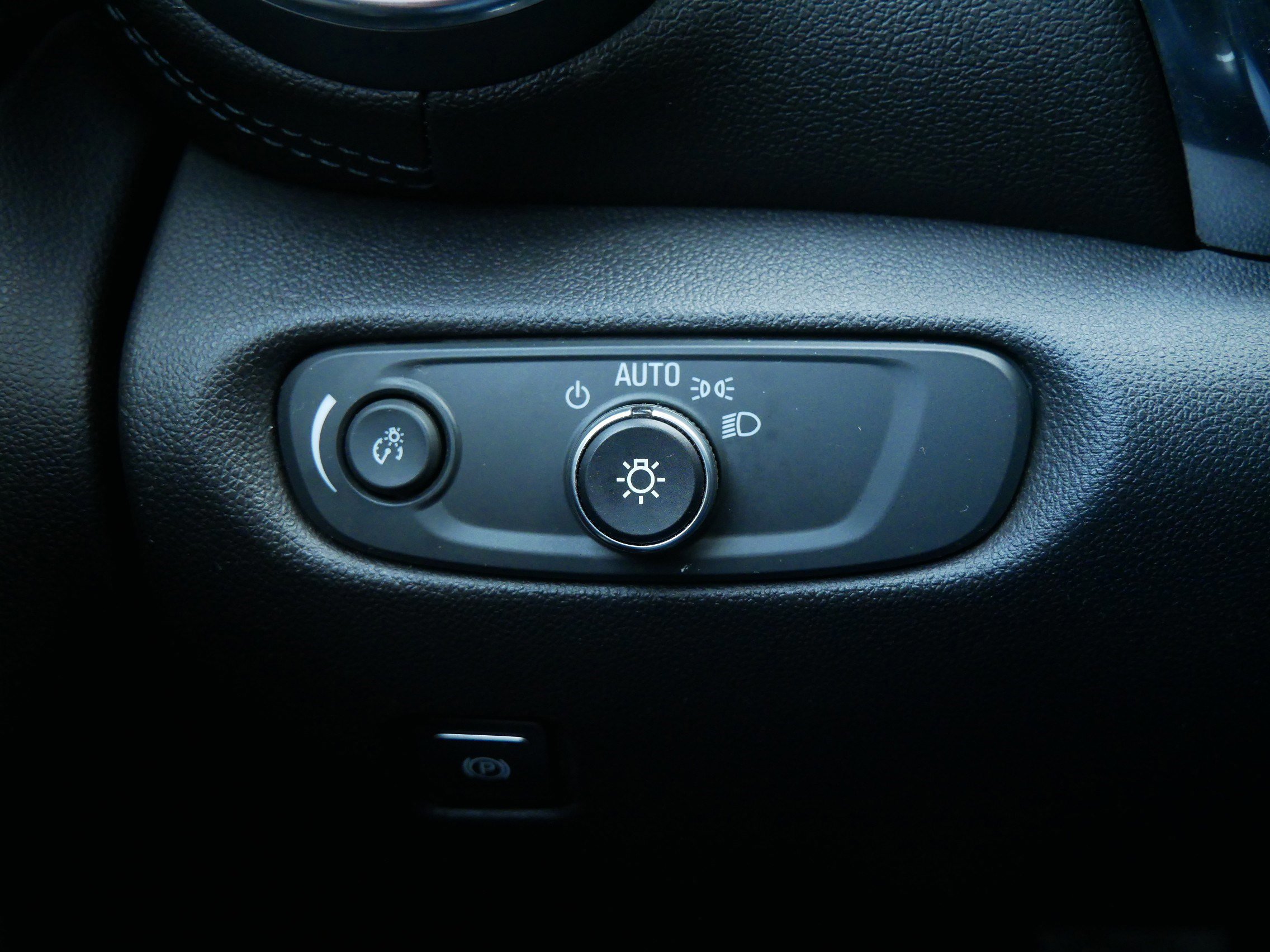 Used 2019 Chevrolet Blazer LT w/ Sun and Wheels Package image 26