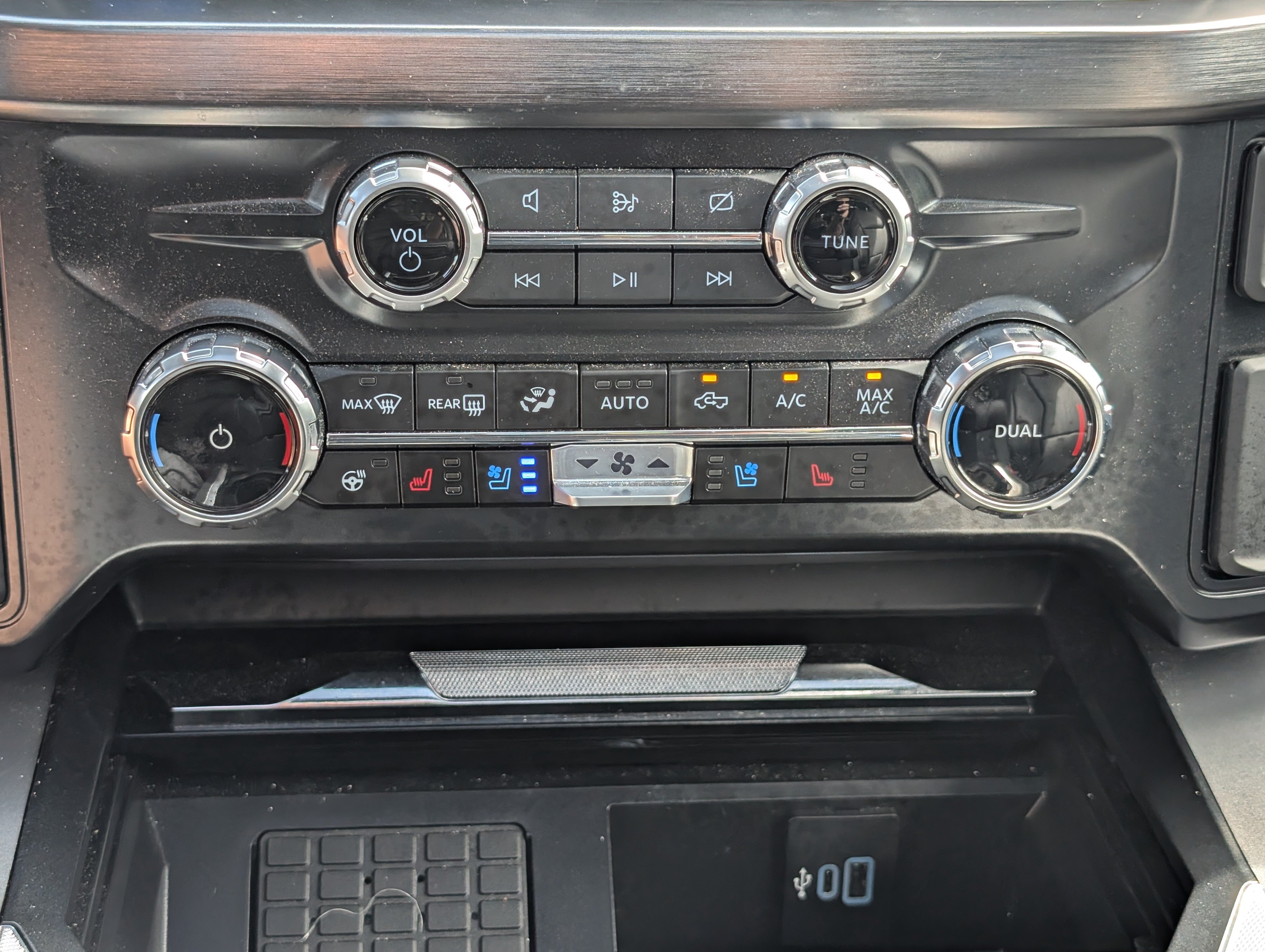 Certified 2024 Ford F250 Lariat w/ Lariat Ultimate Package AWD/4WD image 27