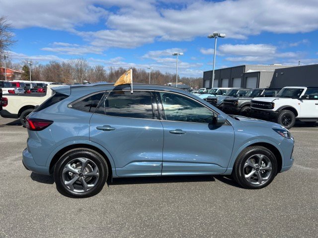 Certified 2024 Ford Escape ST-Line Select AWD/4WD image 4