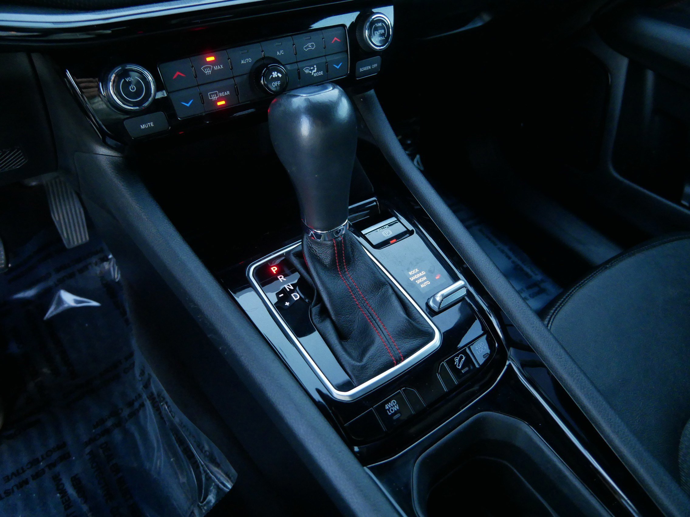 Used 2023 Jeep Compass Trailhawk image 24