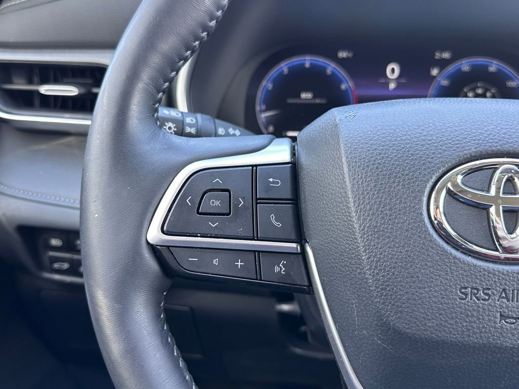 Used 2024 Toyota Highlander Limited AWD/4WD image 30