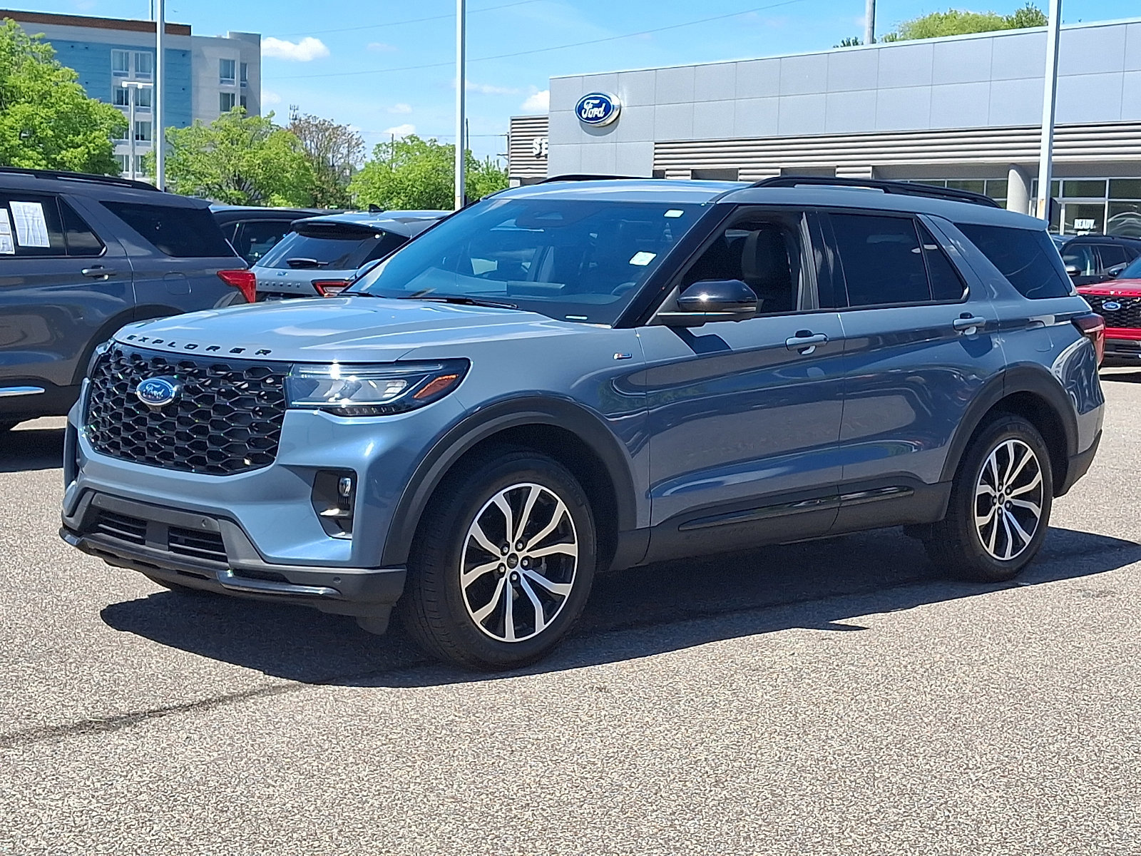 Certified 2025 Ford Explorer ST-Line AWD/4WD image 2