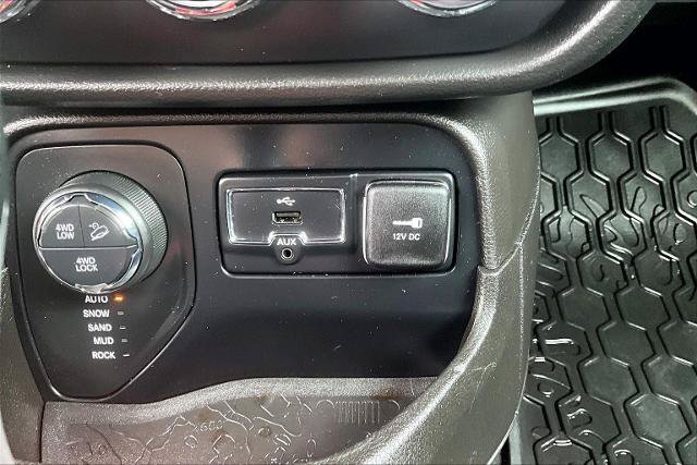 Used 2017 Jeep Renegade Trailhawk w/ Safety & Security Group AWD/4WD image 32