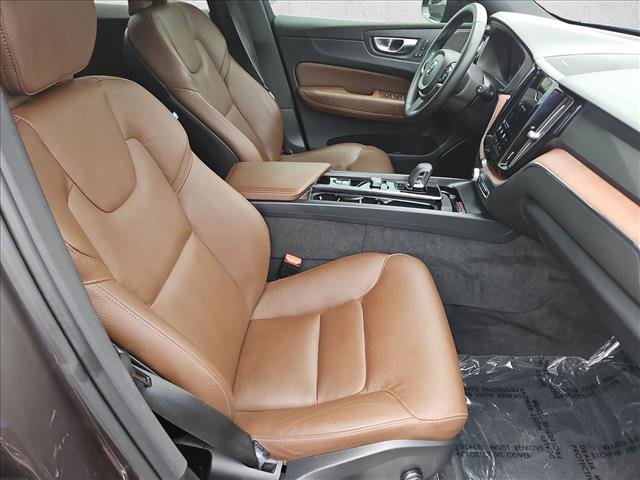 Used 2024 Volvo XC60 T8 Plus w/ Climate Package AWD/4WD image 16