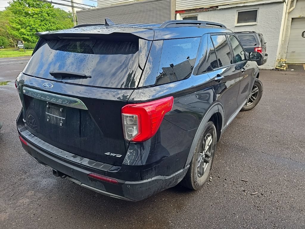 Certified 2021 Ford Explorer XLT w/ Equipment Group 202A AWD/4WD image 4