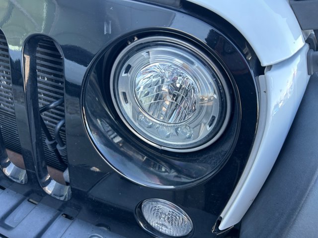 Used 2018 Jeep Wrangler Sport image 9