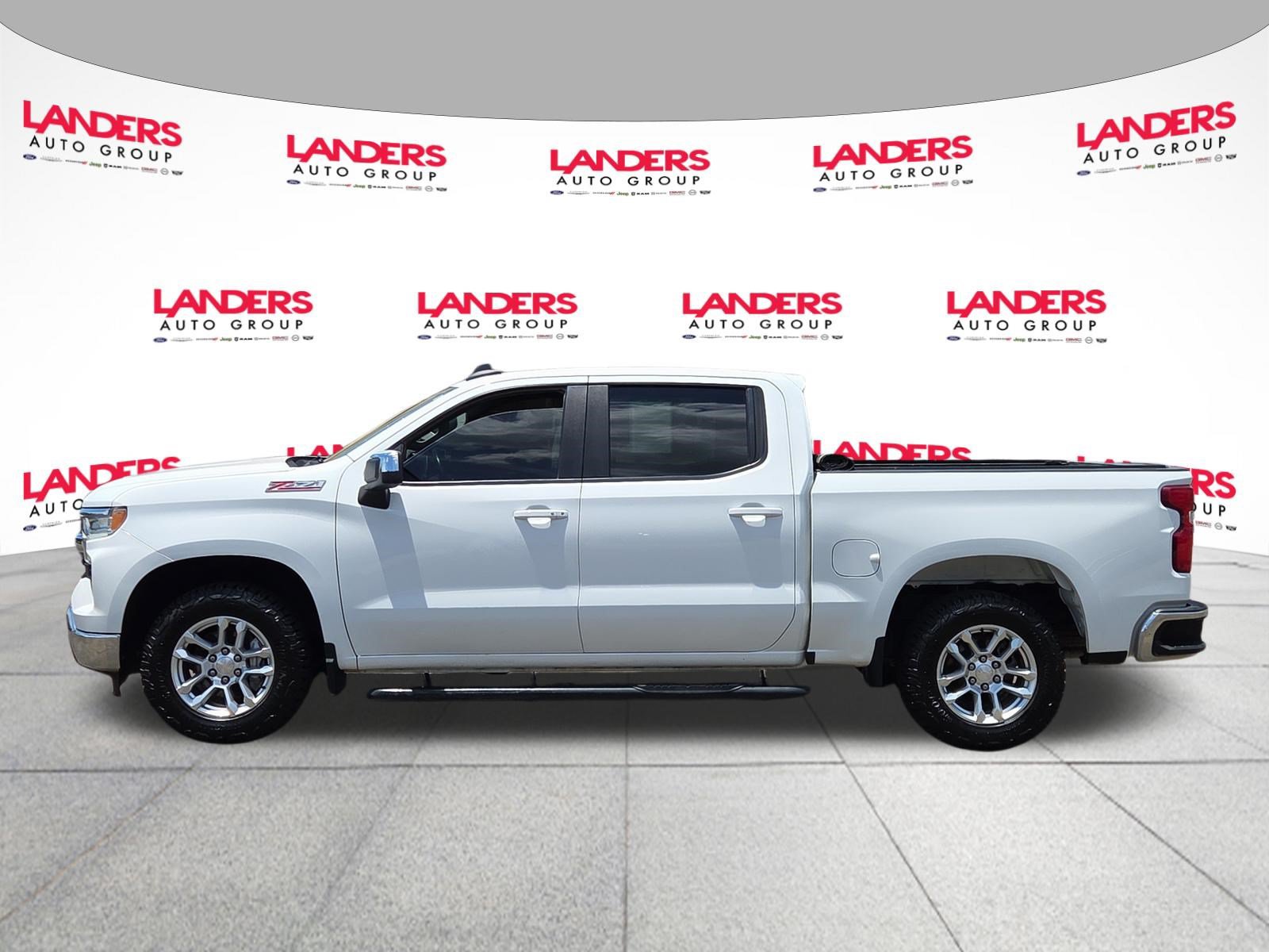 Used 2022 Chevrolet Silverado 1500 LT w/ Z71 Off-Road Package AWD/4WD image 6