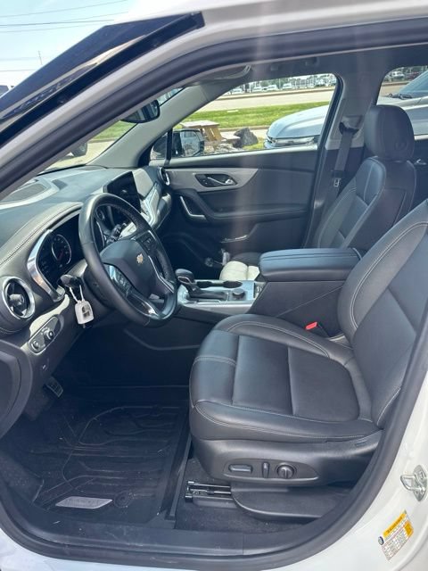 Used 2025 Chevrolet Blazer LT w/ Midnight/Sport Edition FWD image 6
