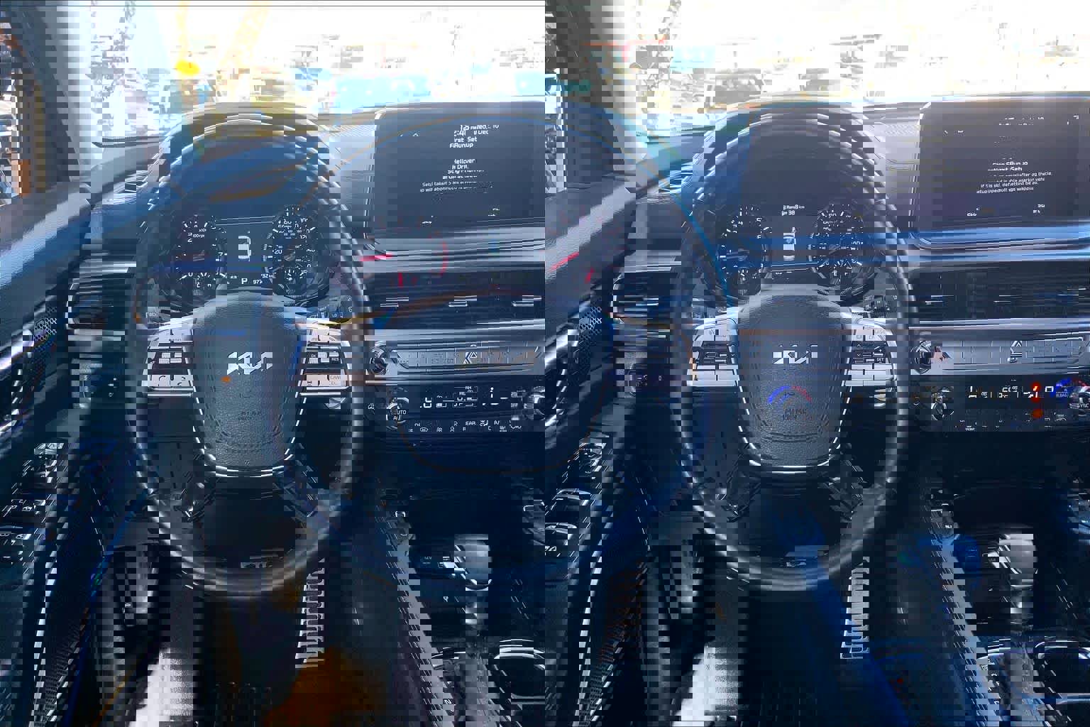 Used 2022 Kia Telluride SX w/ SX Prestige Package image 5