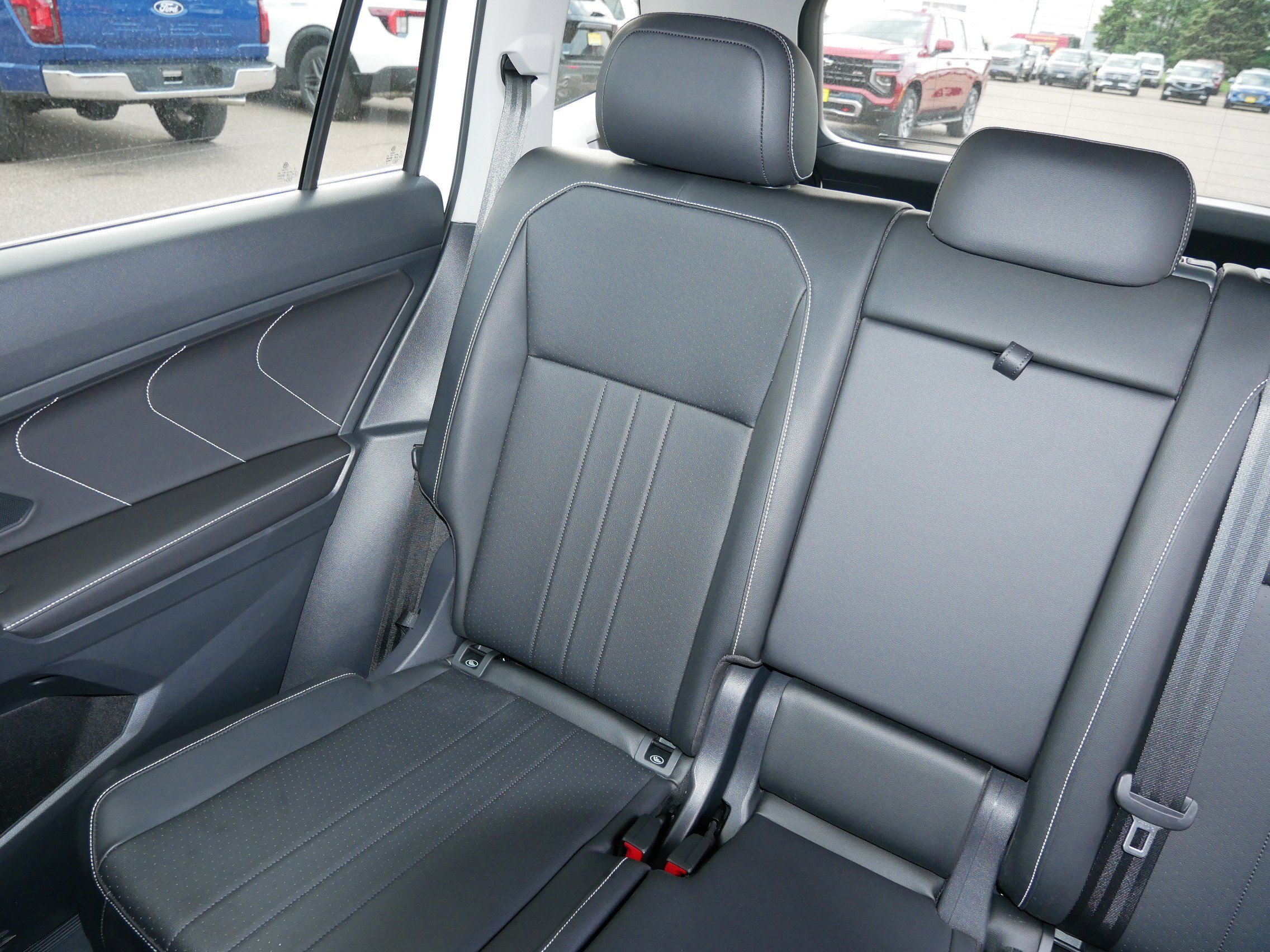 Used 2022 Volkswagen Tiguan SE AWD/4WD image 12