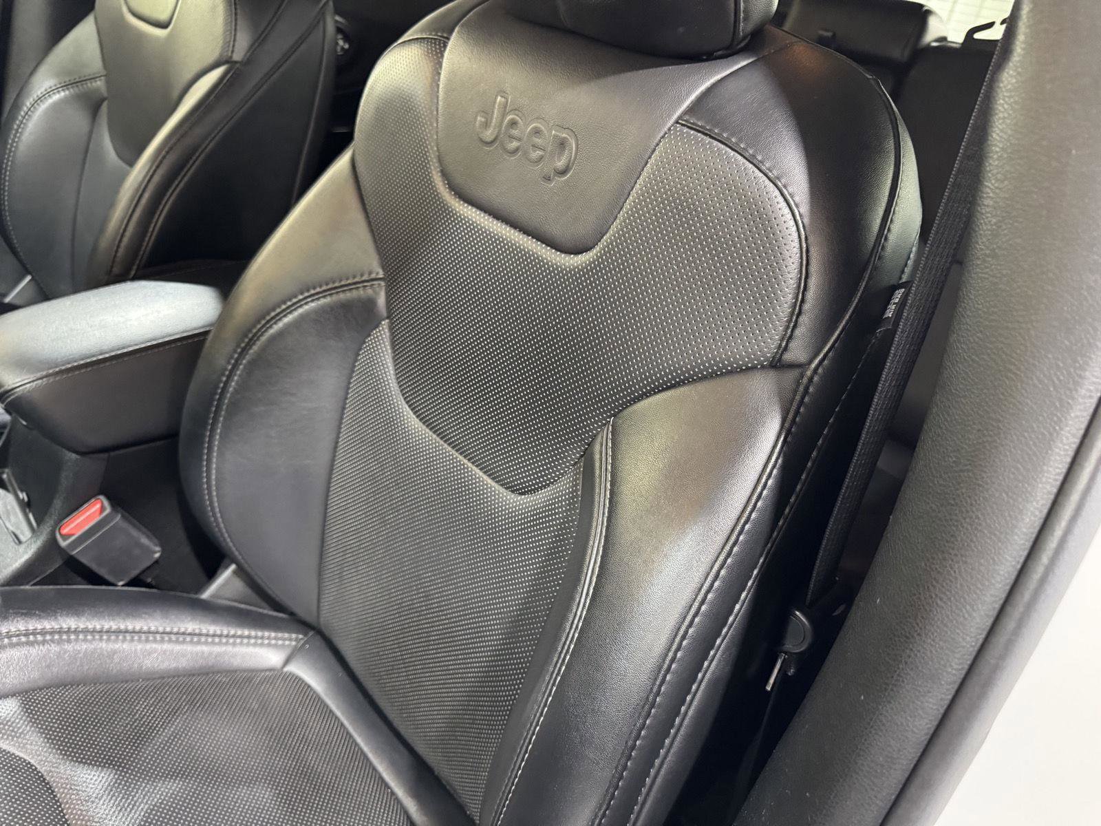 Used 2023 Jeep Cherokee Altitude Lux AWD/4WD image 18