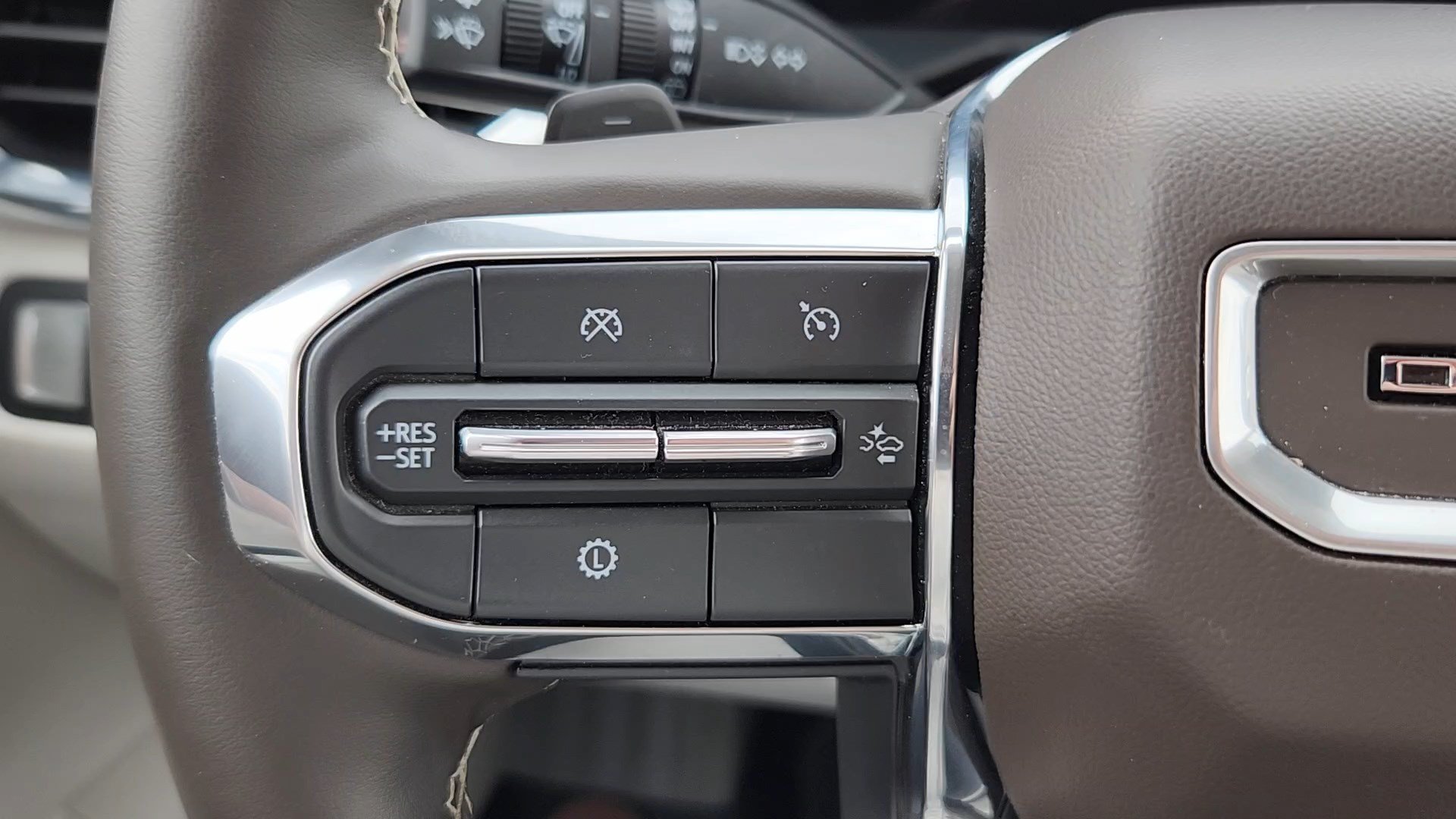 Used 2024 GMC Acadia Denali AWD/4WD image 13