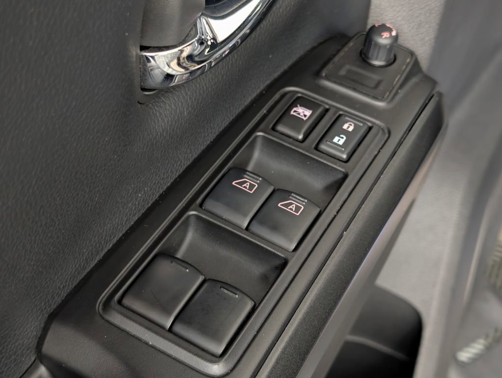 Used 2023 Nissan Titan PRO-4X AWD/4WD image 23