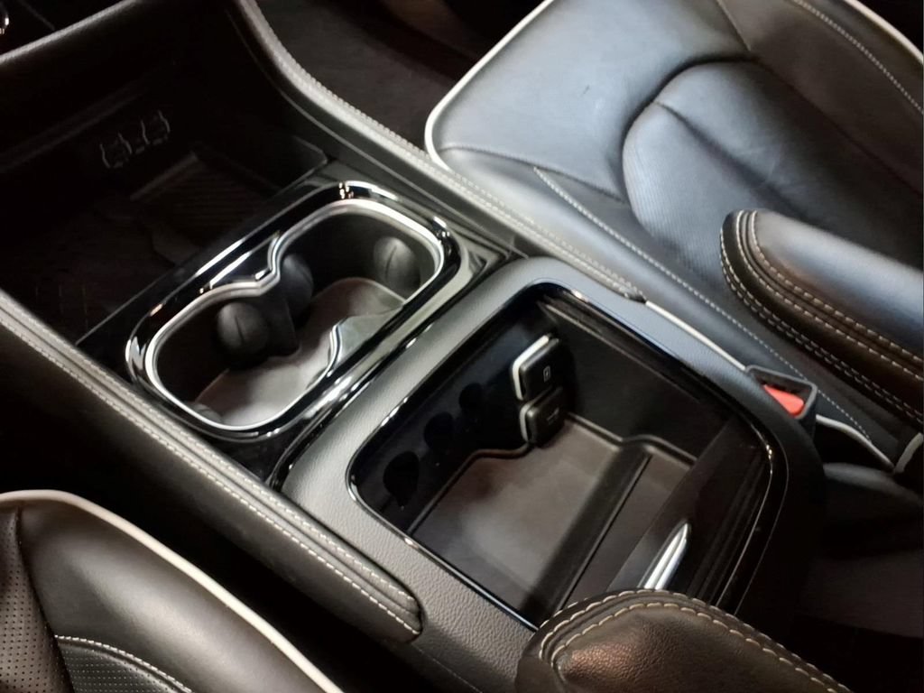 Used 2025 Chrysler Pacifica Limited FWD image 15