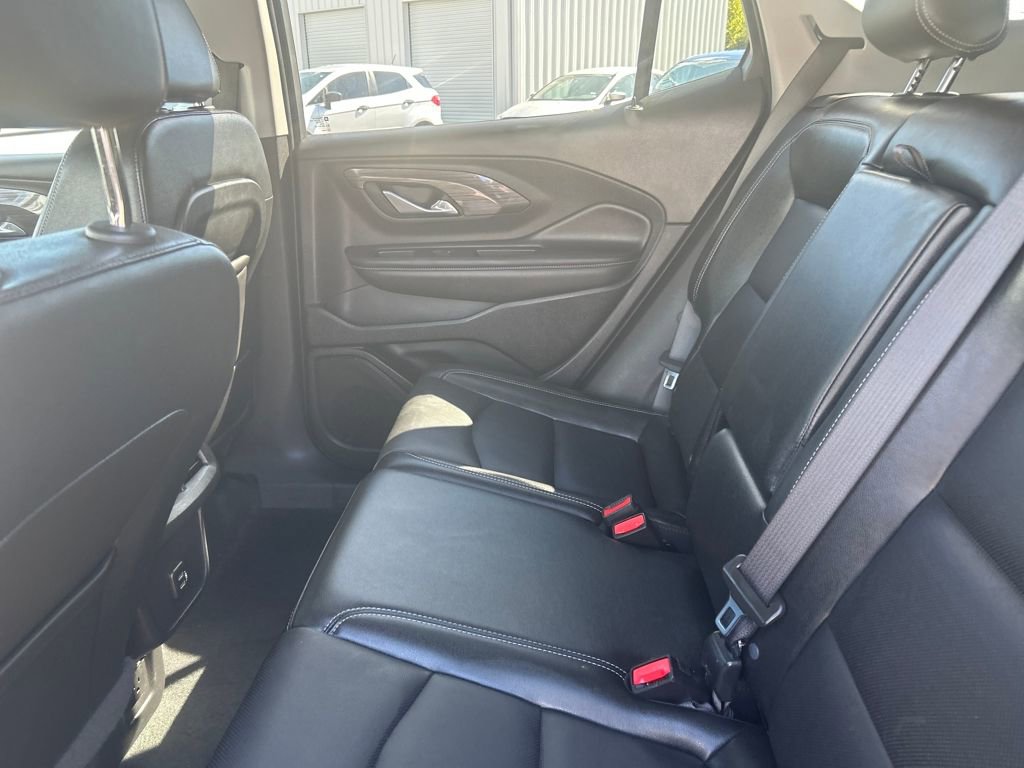 Used 2024 GMC Terrain SLT image 25