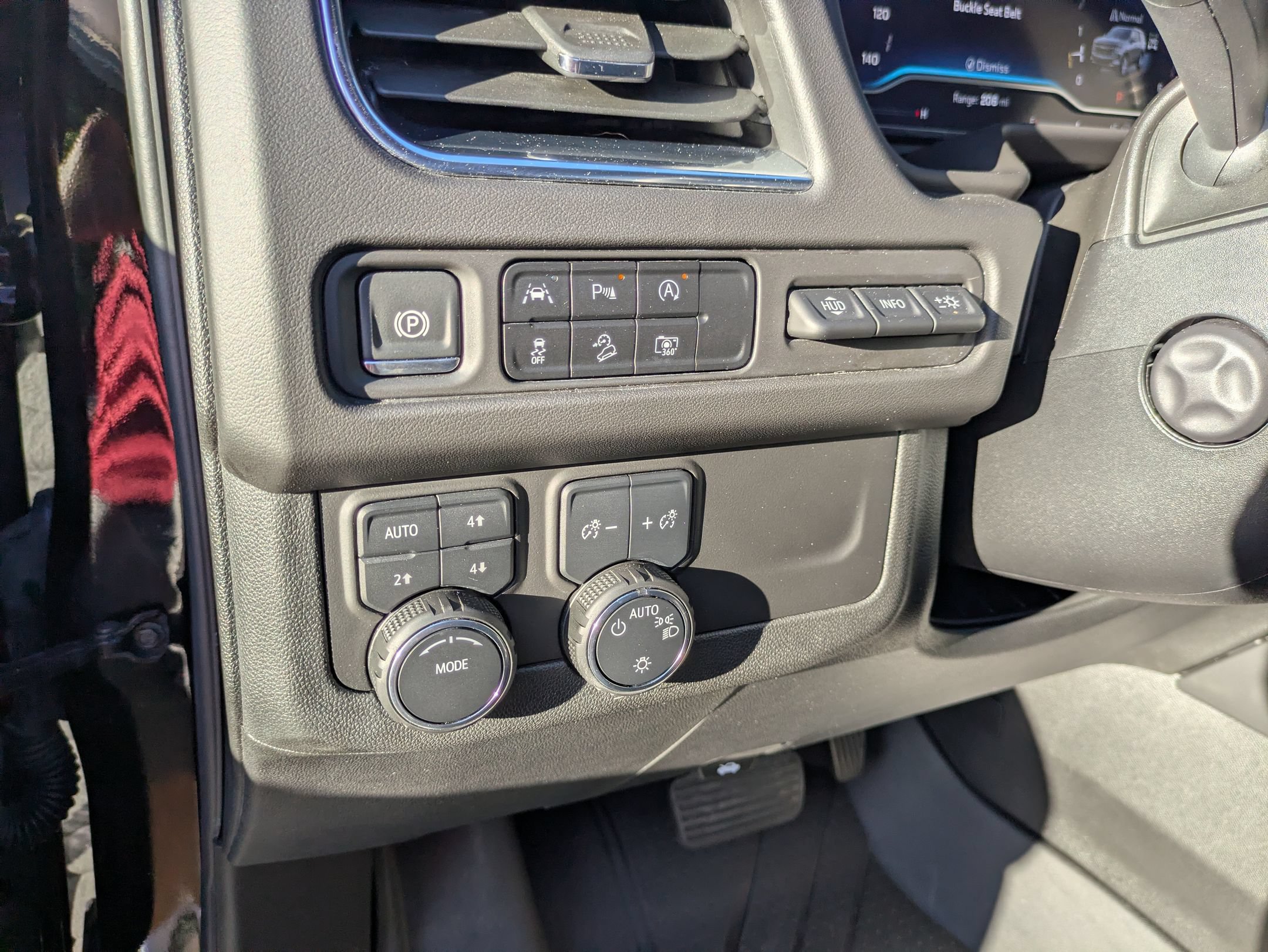 Used 2024 Chevrolet Tahoe High Country AWD/4WD image 17