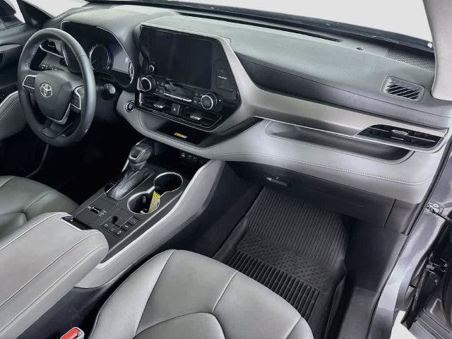 Used 2023 Toyota Highlander XLE FWD image 34
