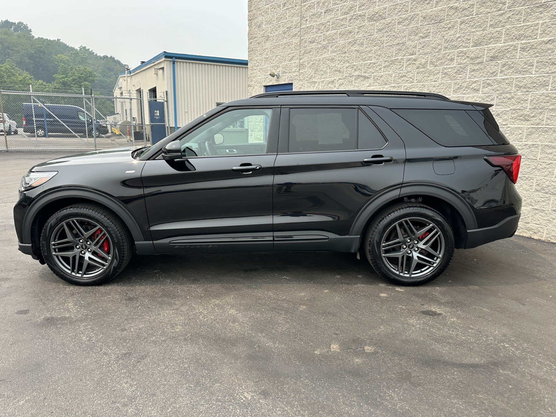 Certified 2025 Ford Explorer ST-Line w/ Premium Package AWD/4WD image 4