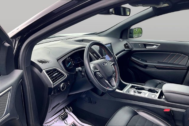 Certified 2024 Ford Edge ST-Line AWD/4WD image 15