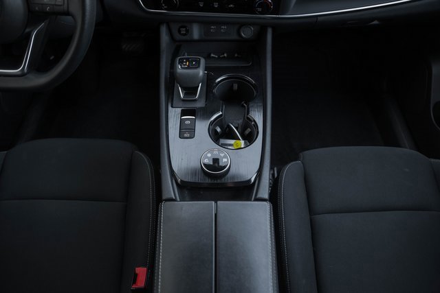 Used 2024 Nissan Rogue S image 29