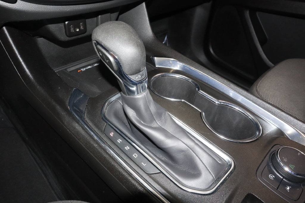 Used 2023 Chevrolet Traverse LT FWD image 29