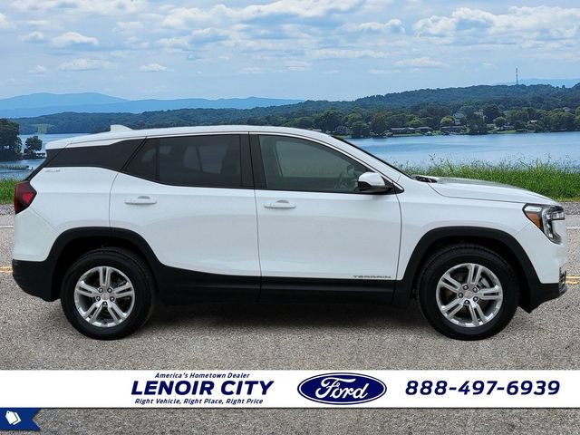 Used 2024 GMC Terrain SLE AWD/4WD image 2