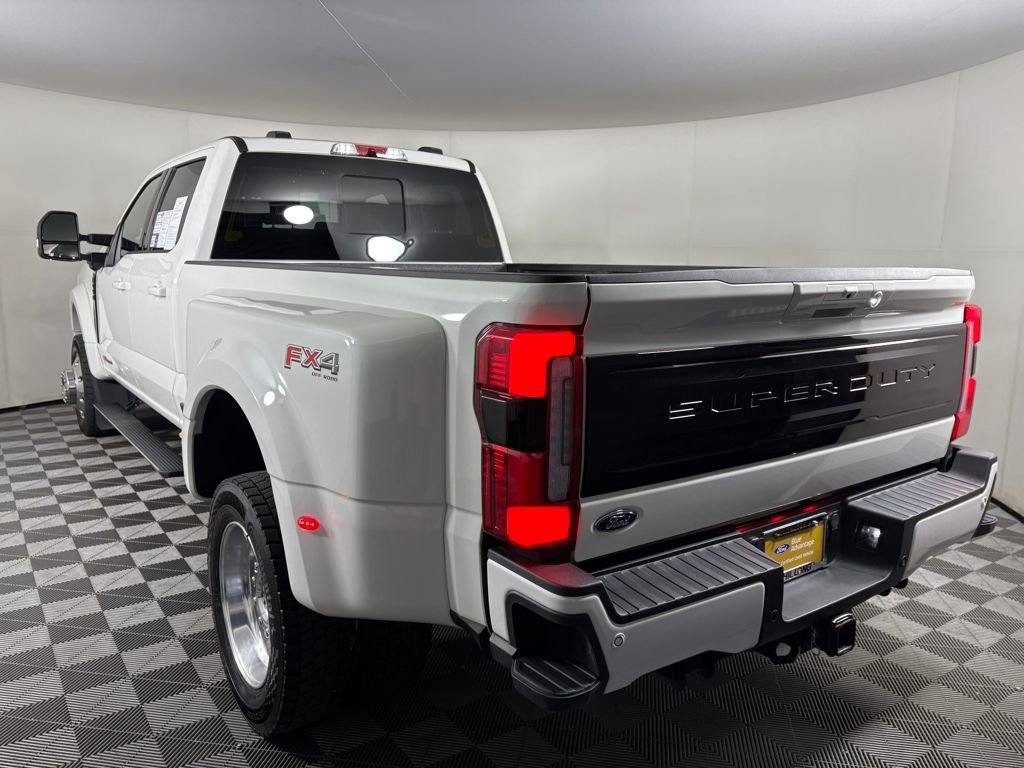 Certified 2025 Ford F450 Platinum w/ FX4 Off-Road Package image 3