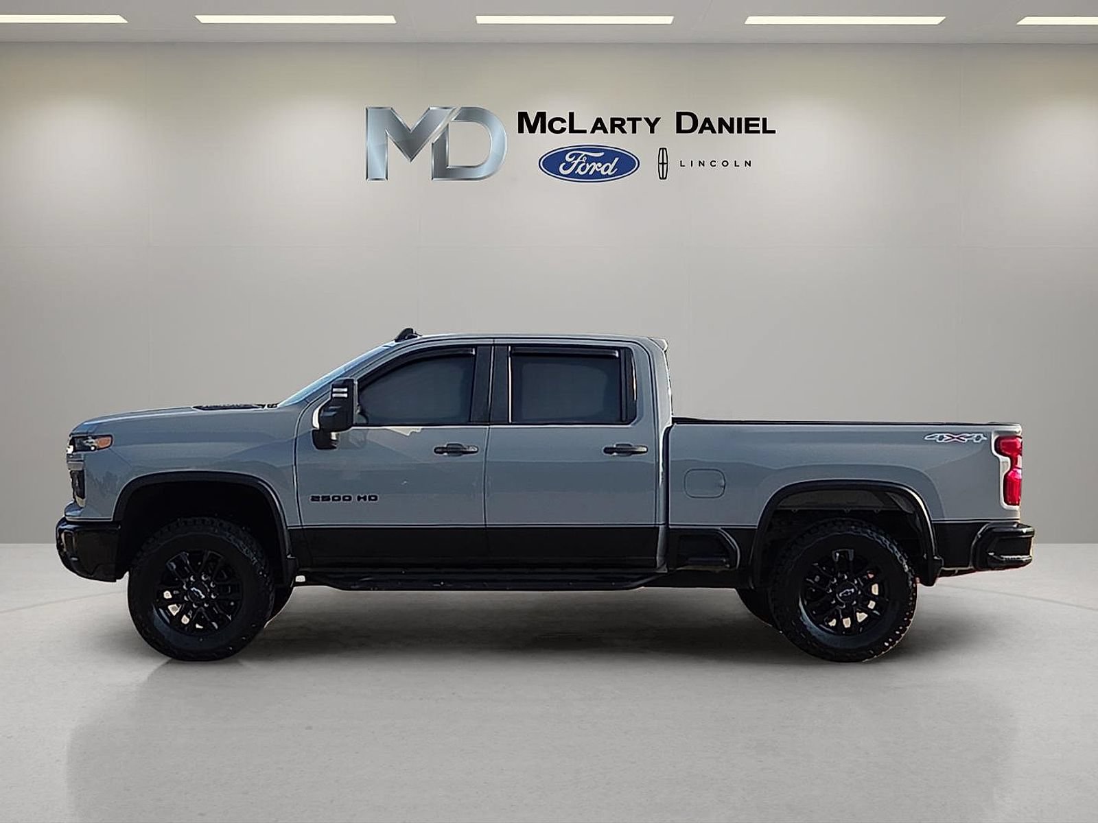 Used 2024 Chevrolet Silverado 2500 Custom w/ Custom Value Package AWD/4WD image 3