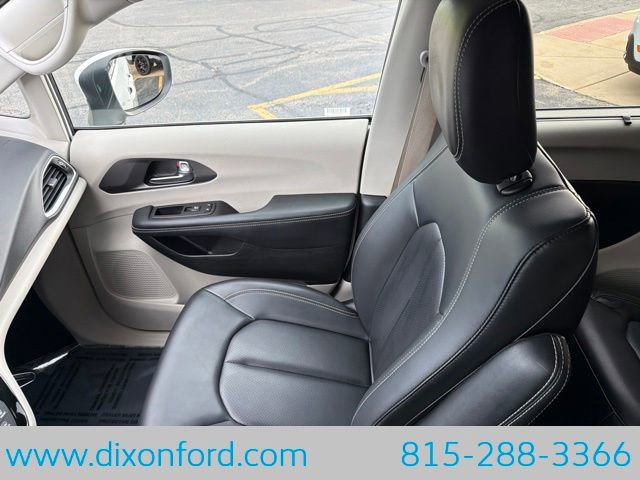 Used 2023 Chrysler Pacifica Touring-L FWD image 20