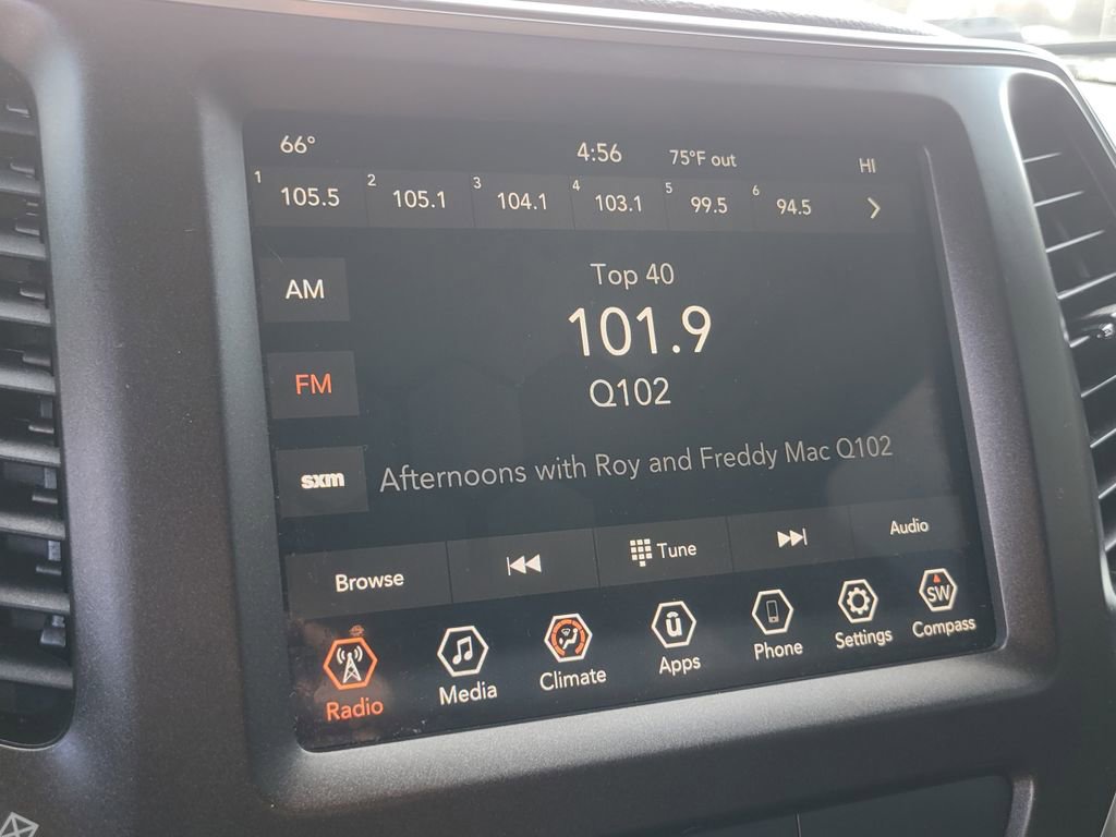 Used 2019 Jeep Cherokee Trailhawk image 27