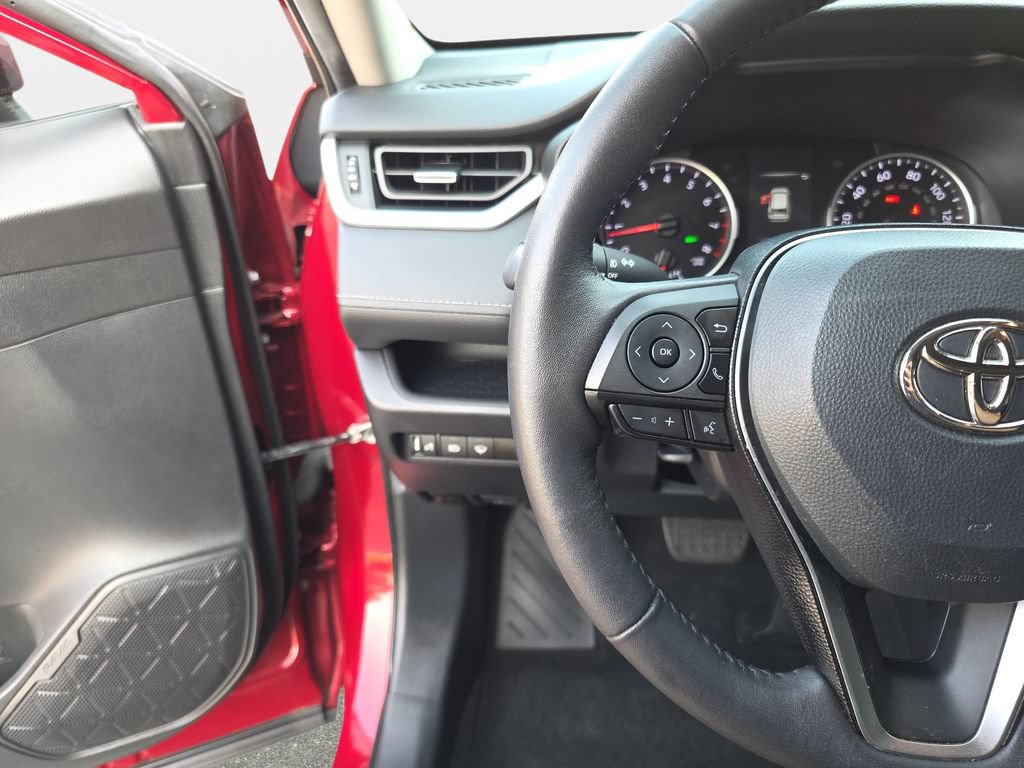 Used 2021 Toyota RAV4 XLE Premium AWD/4WD image 15