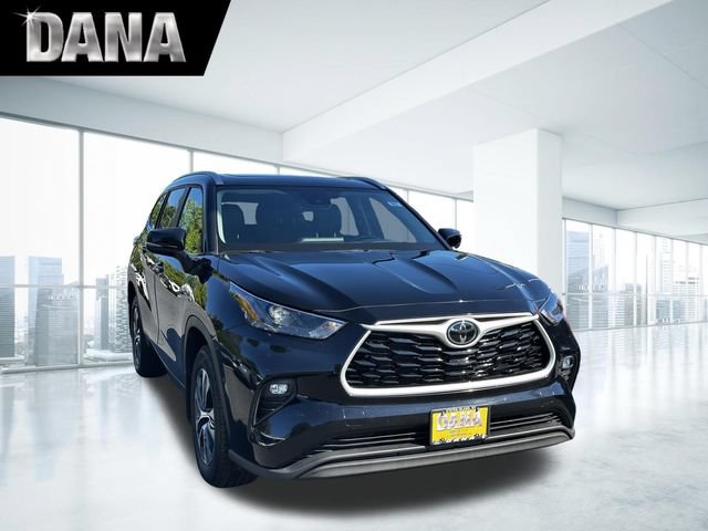 Used 2024 Toyota Highlander XLE
