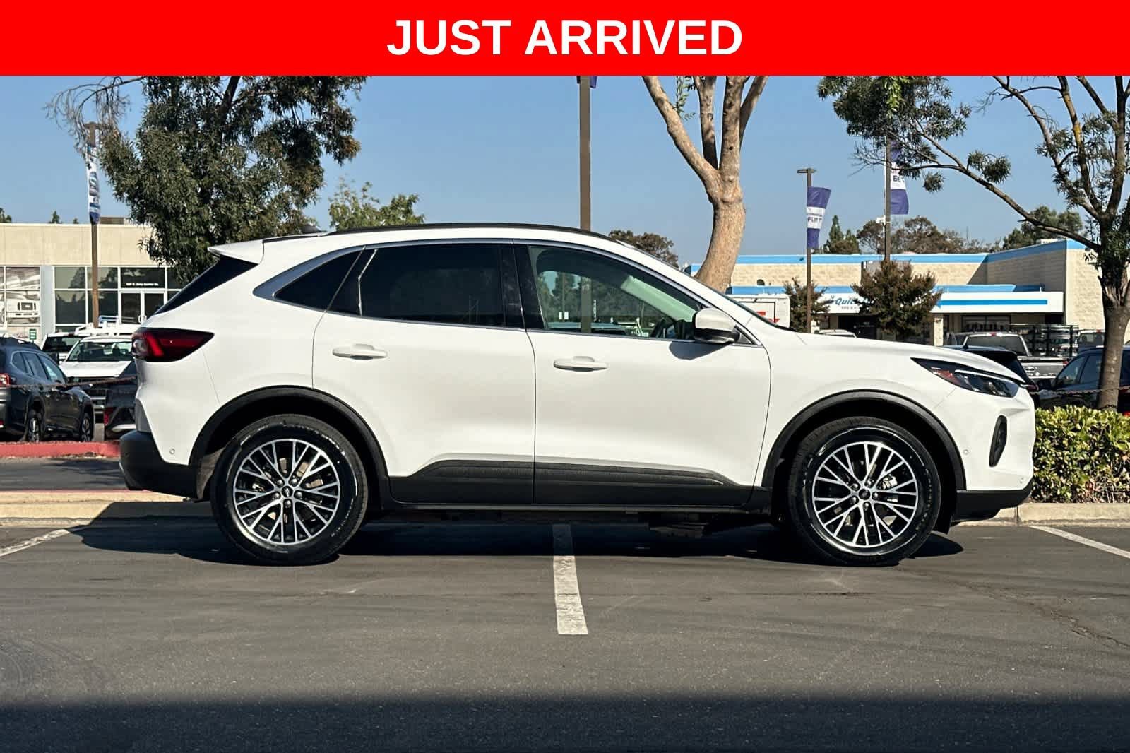 Certified 2023 Ford Escape SE w/ PHEV Premium Package FWD image 9