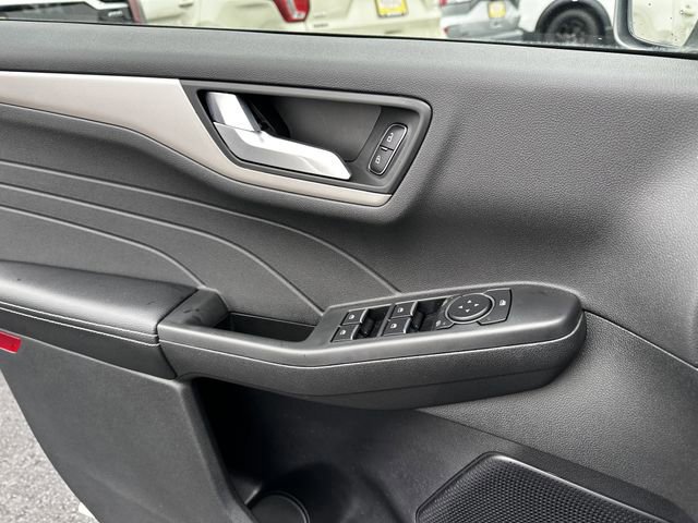 Certified 2022 Ford Escape SEL image 32