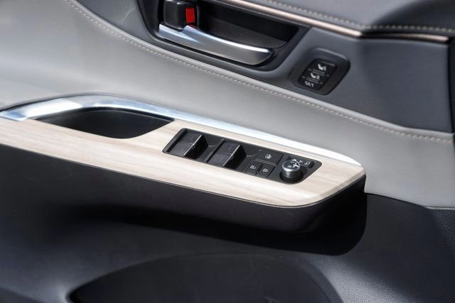 Used 2021 Toyota Venza Limited image 28