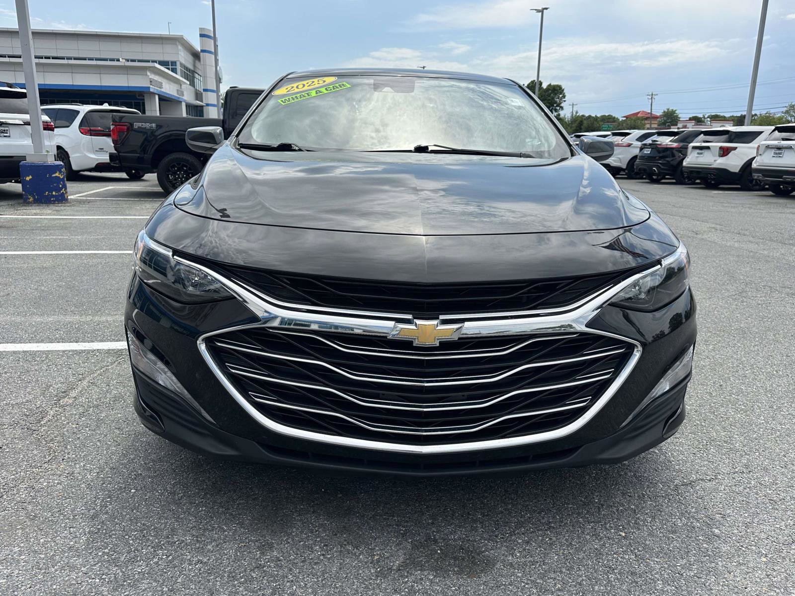 Used 2025 Chevrolet Malibu LT FWD image 2