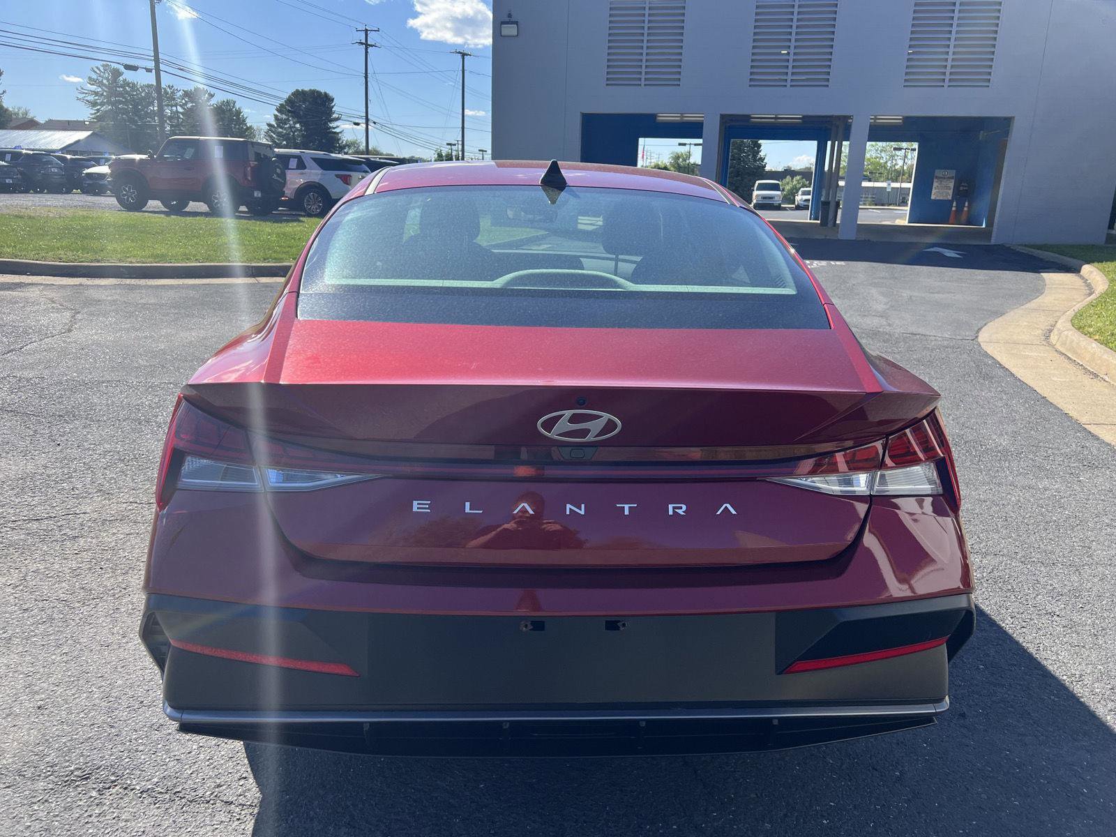 Used 2024 Hyundai Elantra SEL w/ Convenience Package image 4