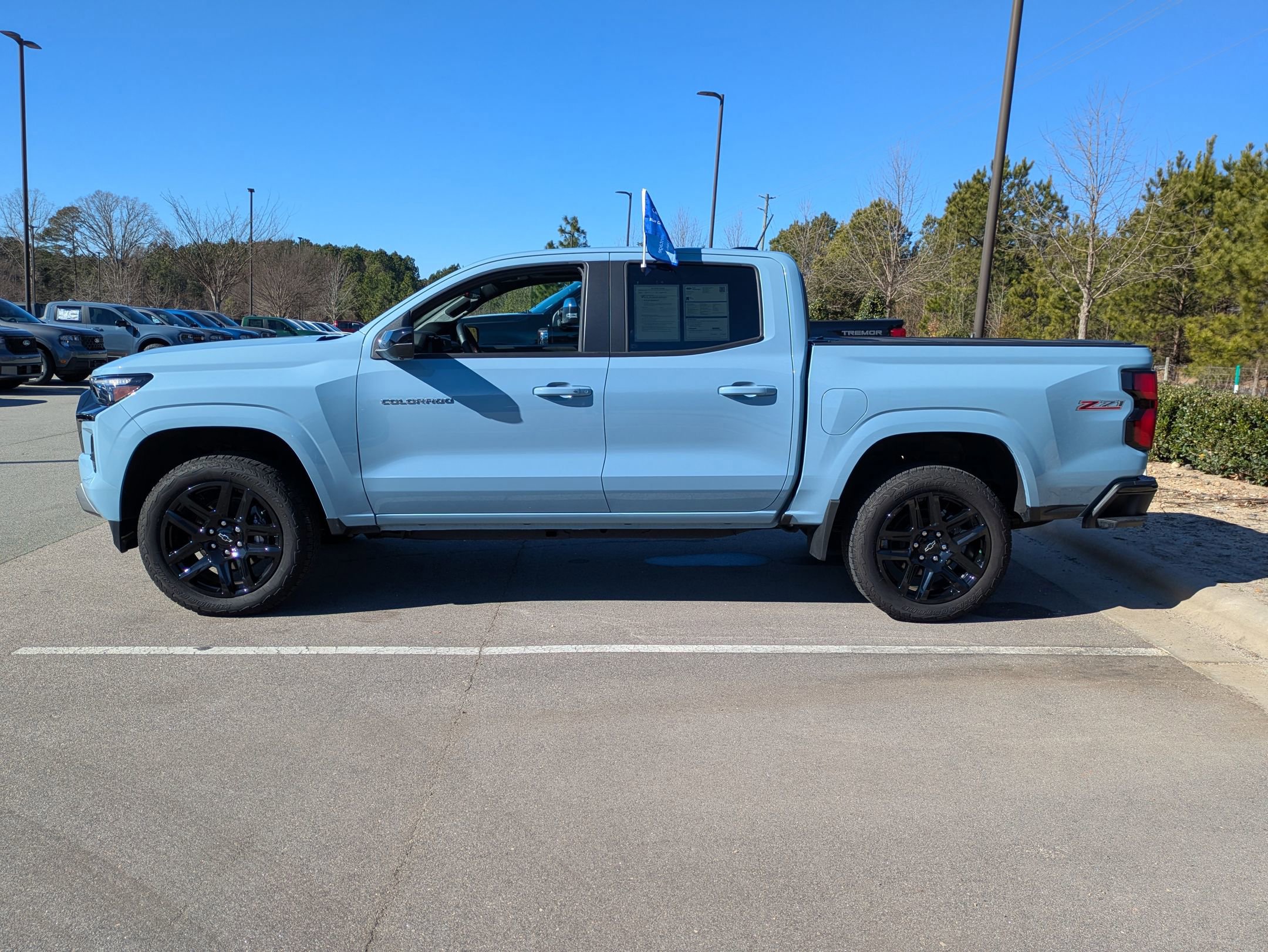 Used 2025 Chevrolet Colorado Z71 w/ Technology Package image 3