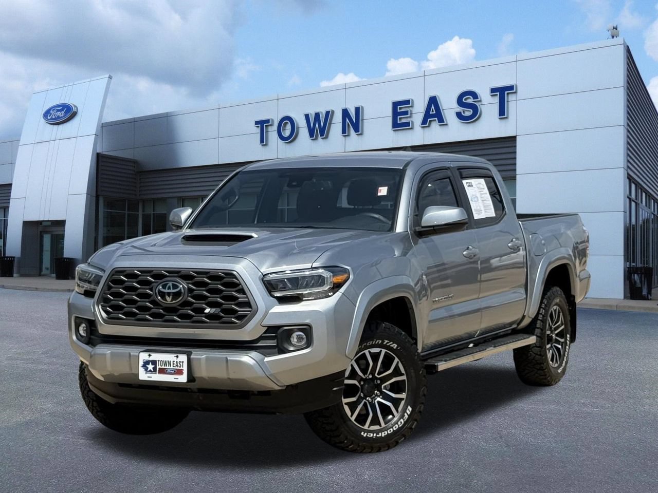 Used 2023 Toyota Tacoma TRD Sport w/ Technology Package