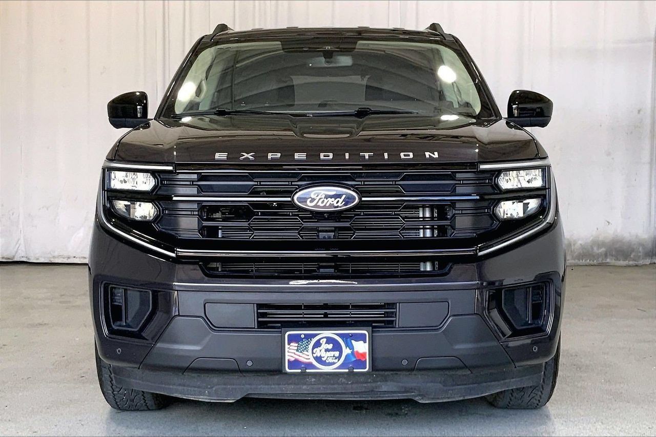 Certified 2025 Ford Expedition Active AWD/4WD image 2