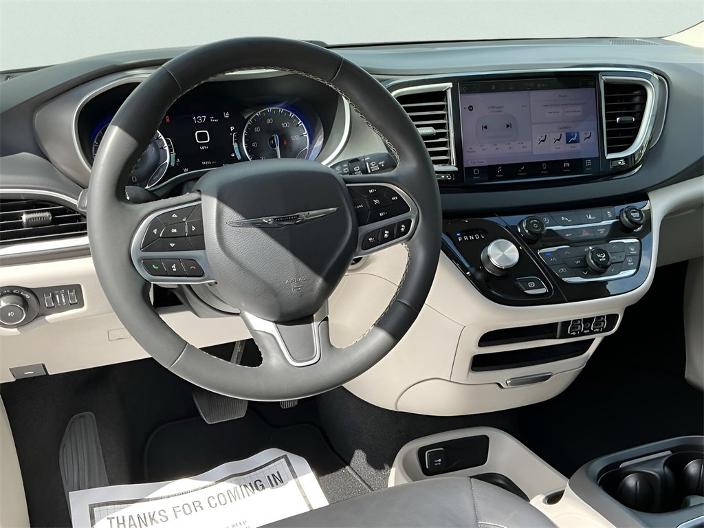 Used 2023 Chrysler Pacifica Touring-L image 24
