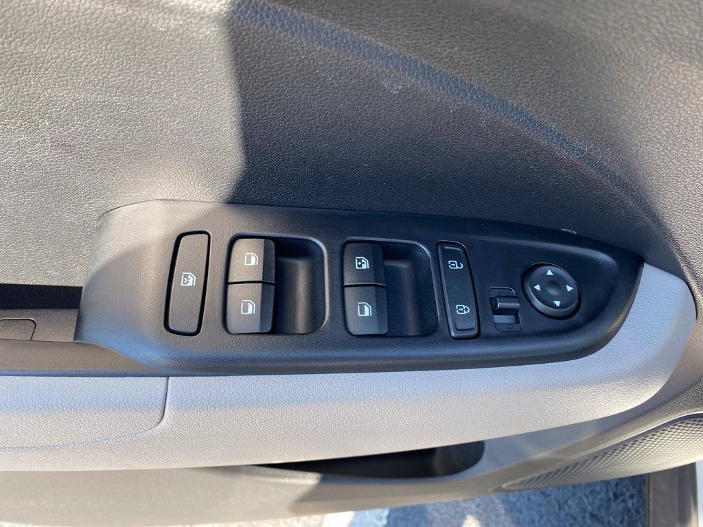 Used 2025 Hyundai Venue SEL FWD image 11