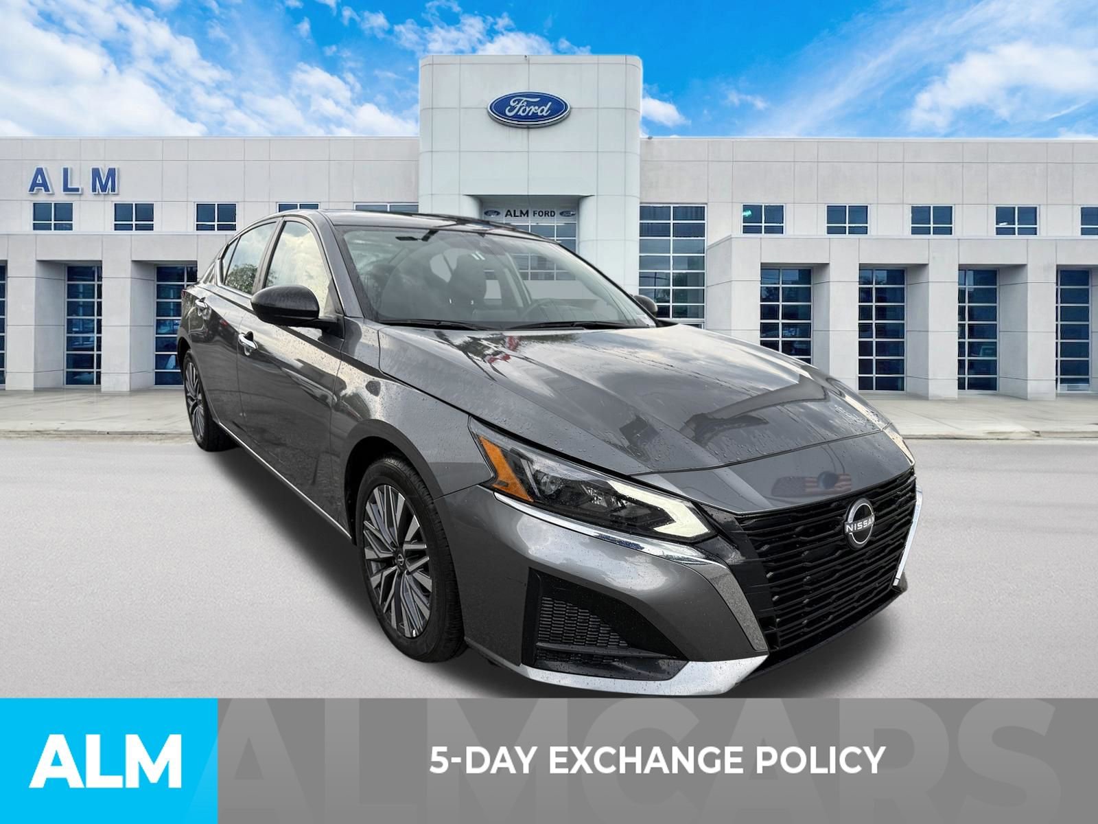 Used 2025 Nissan Altima 2.5 SV FWD image 3
