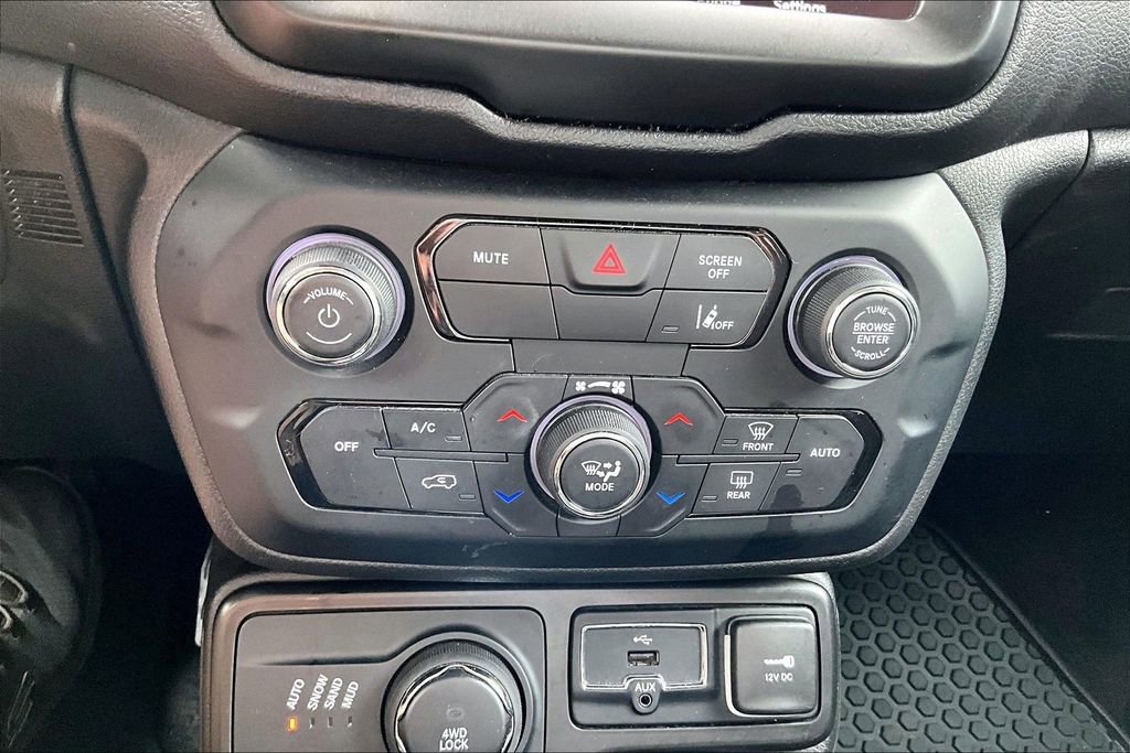 Used 2023 Jeep Renegade Latitude AWD/4WD image 30