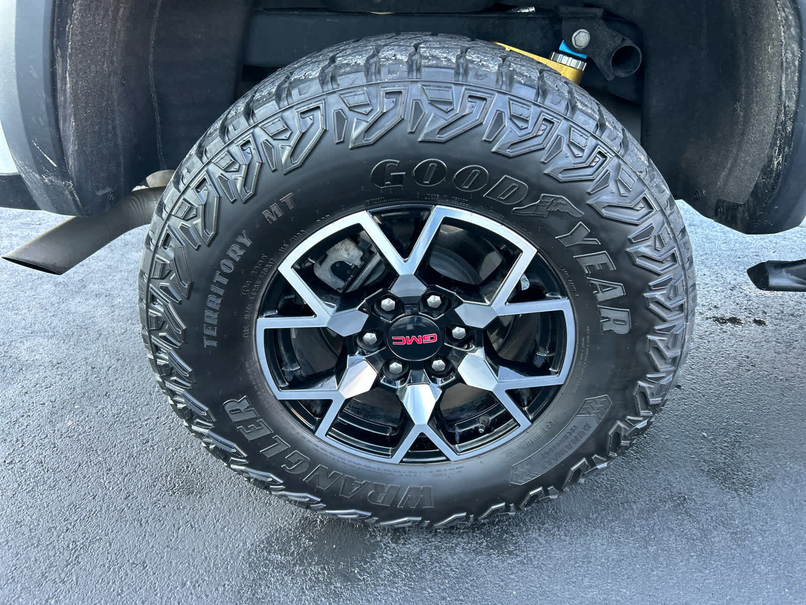 Used 2023 GMC Canyon AT4X image 17