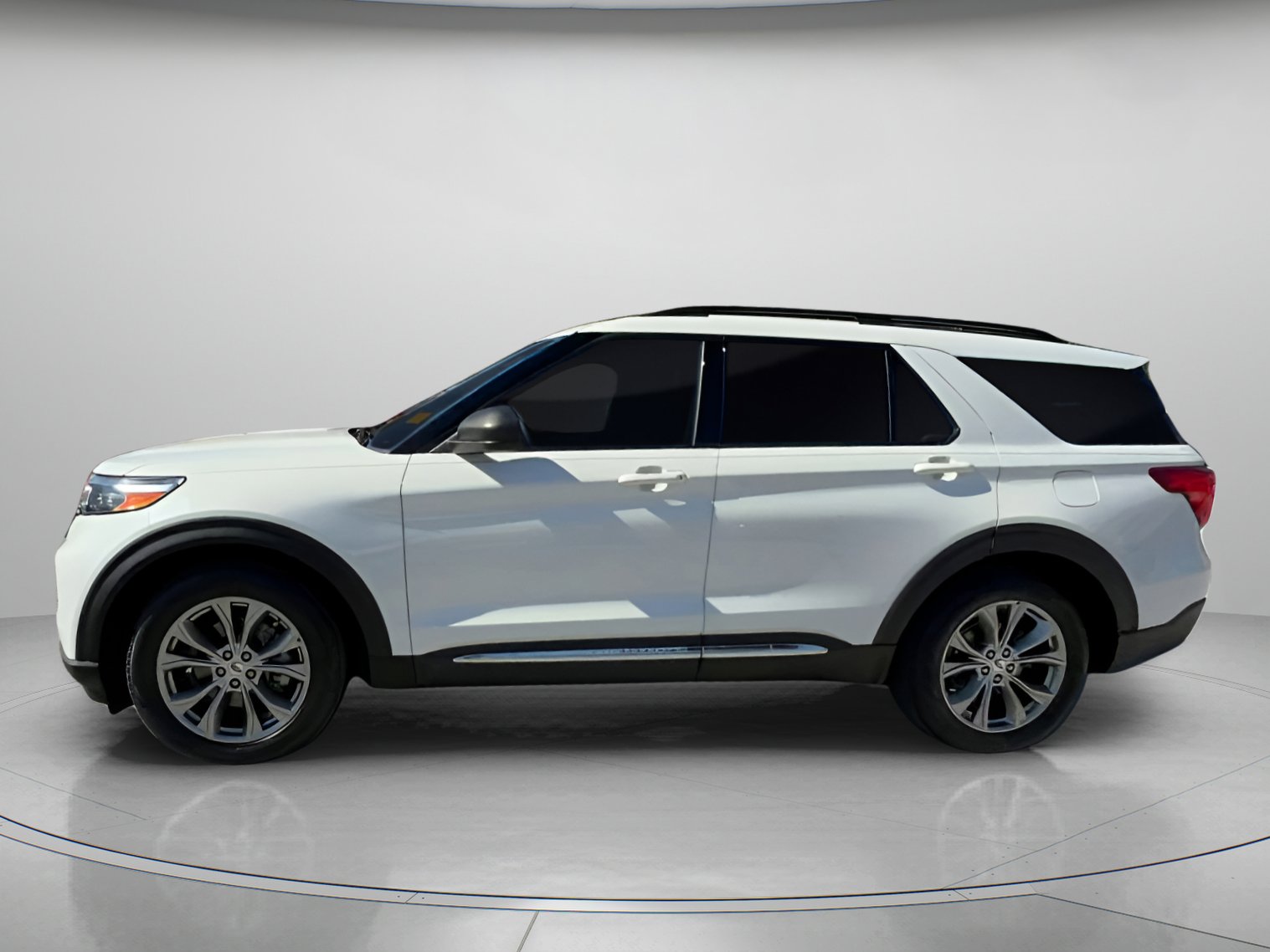 Certified 2022 Ford Explorer XLT w/ Equipment Group 202A image 14