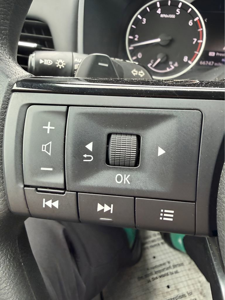 Used 2022 Nissan Rogue SV AWD/4WD image 14