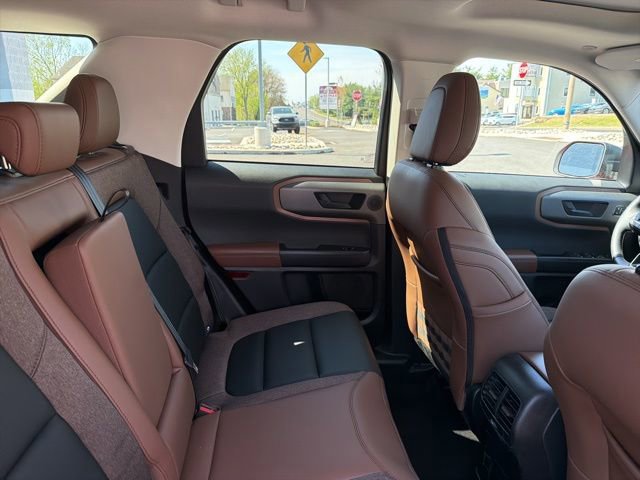 Certified 2025 Ford Bronco Sport Outer Banks w/ Outer Banks Tech Package+ AWD/4WD image 32